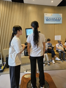 26 SFU Physiotherapy students and teachers participated in the SMART Fest to promote the importance of regular exercise and healthy lifestyles.